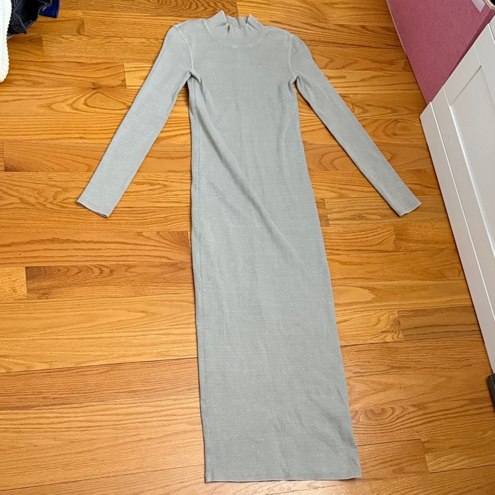 NEVER WORN - Elegant Gray Long Sleeve Dress